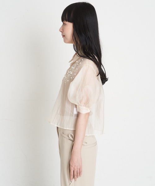 A de a.v.v（アードアー・ヴェ・ヴェ）の「パール付きシアーブラウス（シャツ/ブラウス・レディース・ブラック/アイボリー/ピンク・SMALL/MEDIUM）」の16枚目の写真
