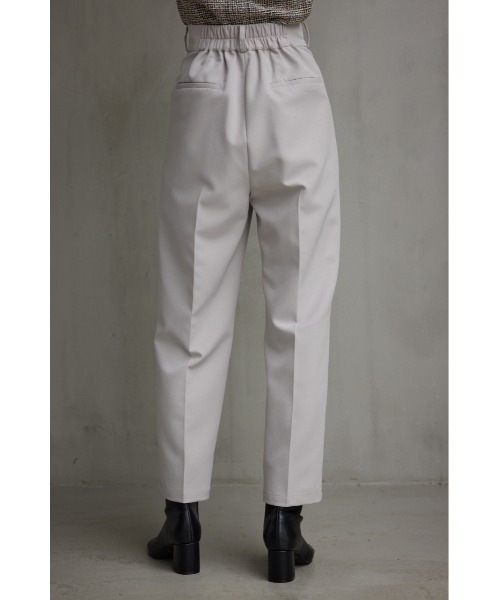 AZUL by moussy（アズールバイマウジー）の「ヴィーナステーパードパンツ（スラックス・レディース・ライトグレー/ブラック/ダークオレンジ/アイボリー/グレー/ダークグリーン・SMALL/MEDIUM/LARGE）」の15枚目の写真