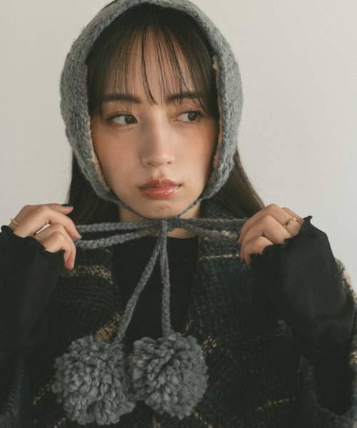 VANNIE U(ヴァニーユー)の「ポンポンニットイヤーマフ/ボア(イヤーマフ・レディース・アイボリー/ブラック/レッド/グレー・FREE)」の4枚目の写真