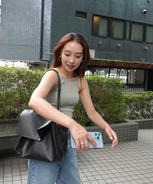 y/m by 村岡美里（イムバイムラオカミサト）の「フラップショルダーBAG（ショルダーバッグ・レディース・ブラック・FREE）」の4枚目の写真