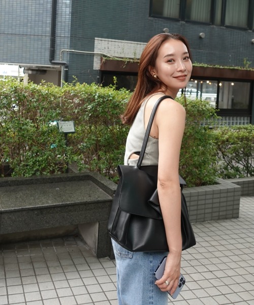 y/m by 村岡美里（イムバイムラオカミサト）の「フラップショルダーBAG（ショルダーバッグ・レディース・ブラック・FREE）」の9枚目の写真