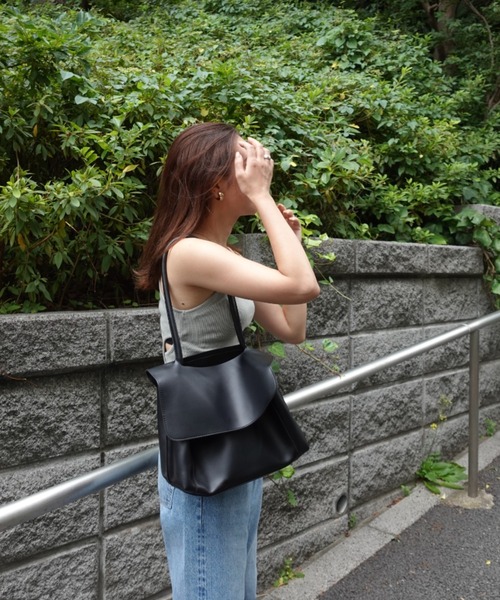 y/m by 村岡美里（イムバイムラオカミサト）の「フラップショルダーBAG（ショルダーバッグ・レディース・ブラック・FREE）」の3枚目の写真