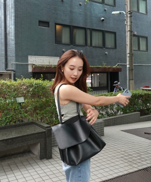 y/m by 村岡美里（イムバイムラオカミサト）の「フラップショルダーBAG（ショルダーバッグ・レディース・ブラック・FREE）」の6枚目の写真