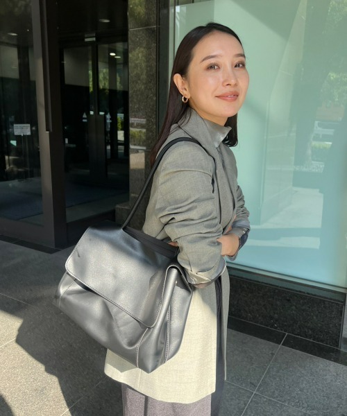 y/m by 村岡美里（イムバイムラオカミサト）の「フラップショルダーBAG（ショルダーバッグ・レディース・ブラック・FREE）」の11枚目の写真