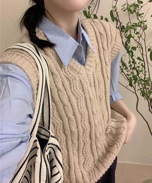 Jewelobe（ジュエローブ）の「Vネックケーブルニットベスト（ベスト・レディース・ベージュ/グリーン/ピンク/ブラック/アイボリー・FREE）」の4枚目の写真