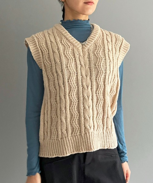 Jewelobe（ジュエローブ）の「Vネックケーブルニットベスト（ベスト・レディース・ベージュ/グリーン/ピンク/ブラック/アイボリー・FREE）」の19枚目の写真