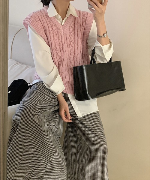 Jewelobe（ジュエローブ）の「Vネックケーブルニットベスト（ベスト・レディース・ベージュ/グリーン/ピンク/ブラック/アイボリー・FREE）」の6枚目の写真