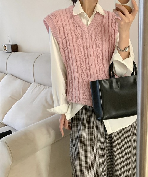 Jewelobe（ジュエローブ）の「Vネックケーブルニットベスト（ベスト・レディース・ベージュ/グリーン/ピンク/ブラック/アイボリー・FREE）」の7枚目の写真