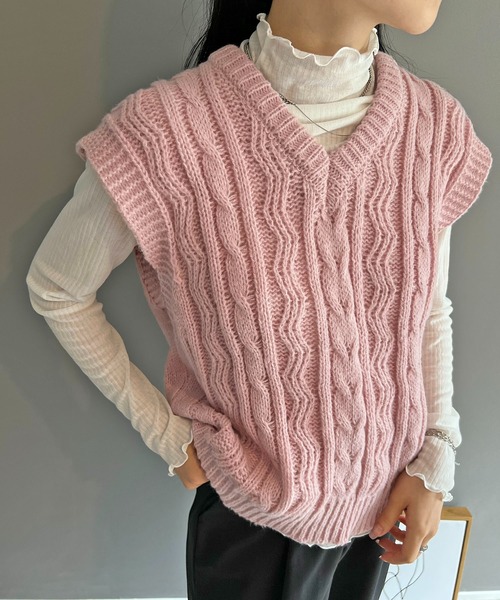 Jewelobe（ジュエローブ）の「Vネックケーブルニットベスト（ベスト・レディース・ベージュ/グリーン/ピンク/ブラック/アイボリー・FREE）」の9枚目の写真