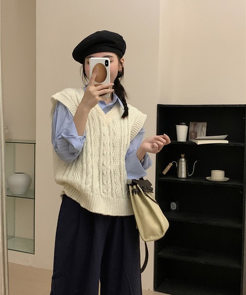 Jewelobe（ジュエローブ）の「Vネックケーブルニットベスト（ベスト・レディース・ベージュ/グリーン/ピンク/ブラック/アイボリー・FREE）」の10枚目の写真