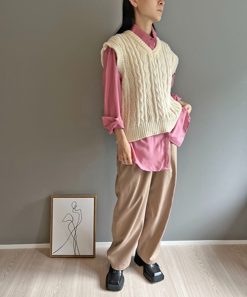 Jewelobe（ジュエローブ）の「Vネックケーブルニットベスト（ベスト・レディース・ベージュ/グリーン/ピンク/ブラック/アイボリー・FREE）」の13枚目の写真