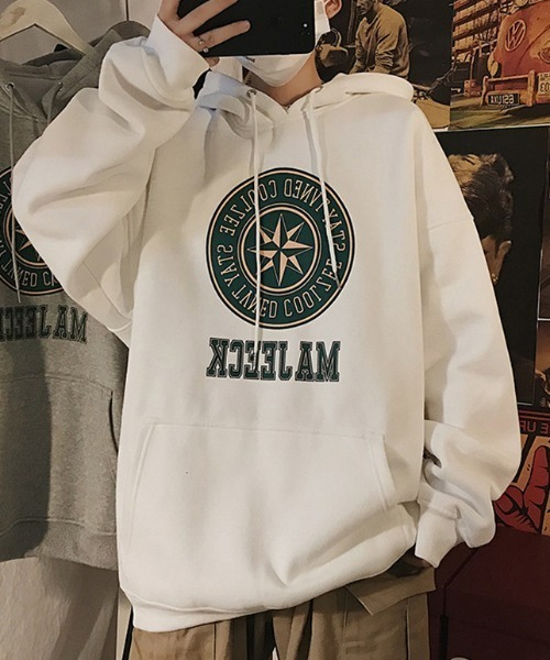 BASQUE magenta(バスクマゼンタ)の「BIGカレッジロゴプリント オーバーサイズプルオーバーパーカー(パーカー・メンズ・ブラック/グレー/ホワイト・FREE)」の2枚目の写真