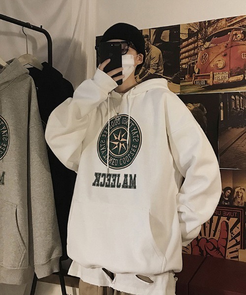 BASQUE magenta(バスクマゼンタ)の「BIGカレッジロゴプリント オーバーサイズプルオーバーパーカー(パーカー・メンズ・ブラック/グレー/ホワイト・FREE)」の5枚目の写真