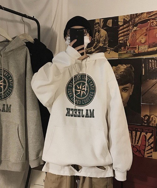 BASQUE magenta(バスクマゼンタ)の「BIGカレッジロゴプリント オーバーサイズプルオーバーパーカー(パーカー・メンズ・ブラック/グレー/ホワイト・FREE)」の6枚目の写真