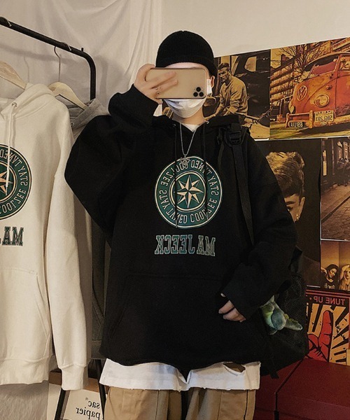 BASQUE magenta(バスクマゼンタ)の「BIGカレッジロゴプリント オーバーサイズプルオーバーパーカー(パーカー・メンズ・ブラック/グレー/ホワイト・FREE)」の12枚目の写真