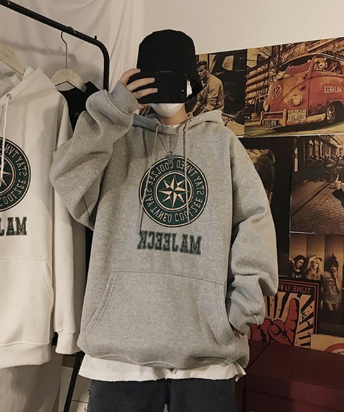 BASQUE magenta(バスクマゼンタ)の「BIGカレッジロゴプリント オーバーサイズプルオーバーパーカー(パーカー・メンズ・ブラック/グレー/ホワイト・FREE)」の15枚目の写真