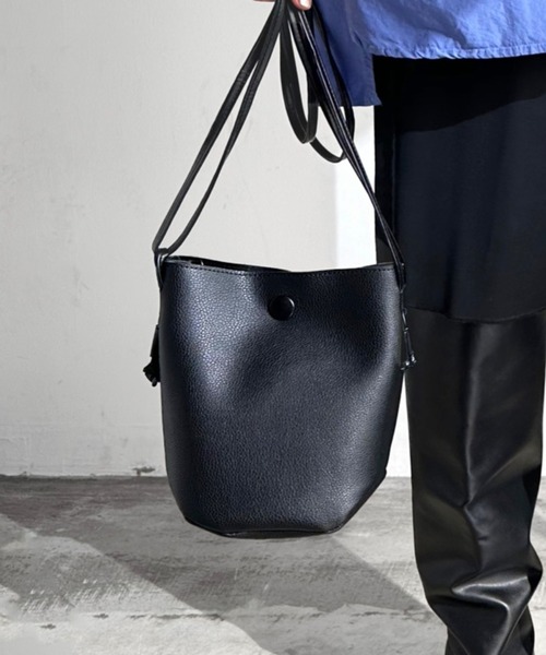 AT CREATION（アットクリエイション）の「EM:軽量160g アイリスショルダー（ショルダーバッグ・レディース・ベージュ/ブラック/サックスブルー/アイボリー/カーキ・FREE）」の3枚目の写真