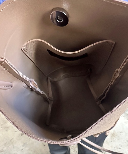 AT CREATION（アットクリエイション）の「EM:軽量160g アイリスショルダー（ショルダーバッグ・レディース・ベージュ/ブラック/サックスブルー/アイボリー/カーキ・FREE）」の13枚目の写真