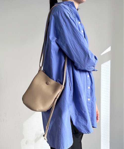 AT CREATION（アットクリエイション）の「EM:軽量160g アイリスショルダー（ショルダーバッグ・レディース・ベージュ/ブラック/サックスブルー/アイボリー/カーキ・FREE）」の12枚目の写真