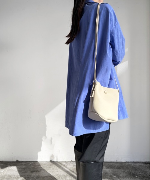 AT CREATION（アットクリエイション）の「EM:軽量160g アイリスショルダー（ショルダーバッグ・レディース・ベージュ/ブラック/サックスブルー/アイボリー/カーキ・FREE）」の14枚目の写真