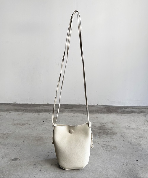 AT CREATION（アットクリエイション）の「EM:軽量160g アイリスショルダー（ショルダーバッグ・レディース・ベージュ/ブラック/サックスブルー/アイボリー/カーキ・FREE）」の15枚目の写真