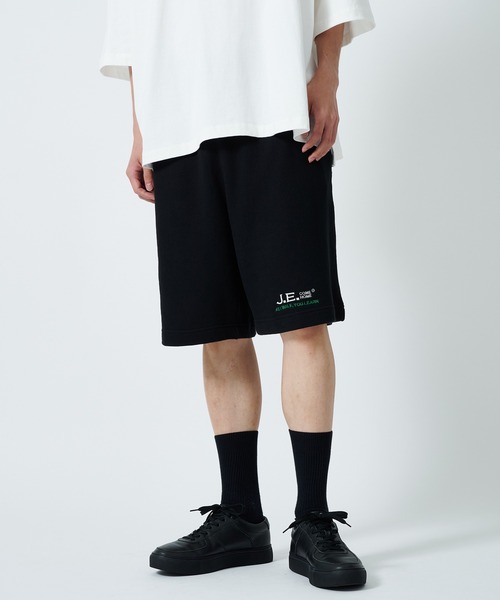 Jieda（ジエダ）の「JE EMBROIDERY SWEAT SHORTS（スウェットパンツ・メンズ・ブラック/グレー・1/2）」の2枚目の写真
