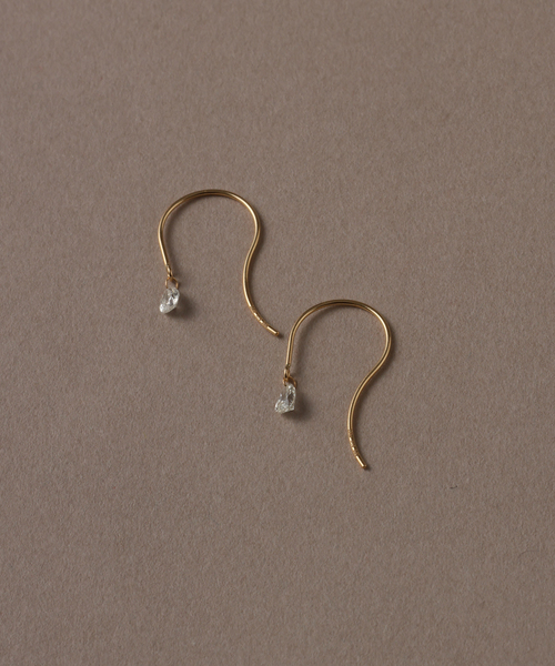 ペアシェイプホールダイヤフックピアス0.16ct K18（両耳