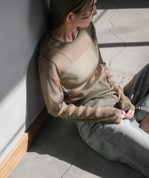 select MOCA(セレクトモカ)の「ラメシアートップス(Tシャツ/カットソー・レディース・グレイッシュベージュ/カーキ/グレー/オフホワイト・FREE)」の6枚目の写真