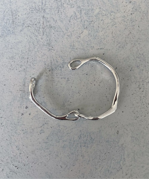 cheriella（シェリエラ）の「【cheriella】ニュアンス変形フックバングル（バングル/リストバンド・レディース・シルバー/ゴールド・FREE）」の15枚目の写真