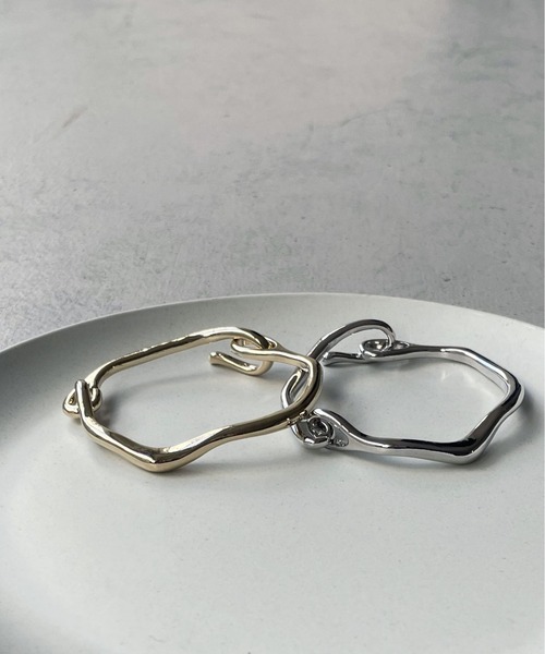 cheriella（シェリエラ）の「【cheriella】ニュアンス変形フックバングル（バングル/リストバンド・レディース・シルバー/ゴールド・FREE）」の17枚目の写真