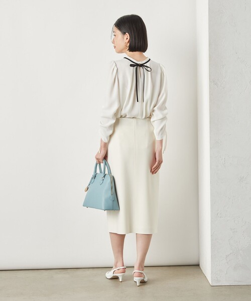 NOLLEY’S(ノーリーズ)の「ストレッチジョーゼット配色2WAYブラウス(シャツ/ブラウス・レディース・オフホワイト/ネイビー/ベージュ・38/36)」の7枚目の写真