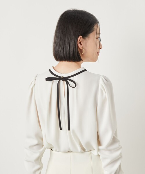 NOLLEY’S(ノーリーズ)の「ストレッチジョーゼット配色2WAYブラウス(シャツ/ブラウス・レディース・オフホワイト/ネイビー/ベージュ・38/36)」の9枚目の写真