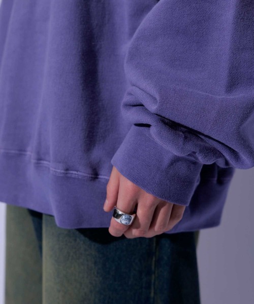 re_k by JUNRED（レクバイジュンレッド）の「re_k by JUNRED / オーバーダイワンポイントクルーネックスウェット（スウェット・メンズ・チャコールグレー/パープル/ライトグレー・M/S/L）」の14枚目の写真