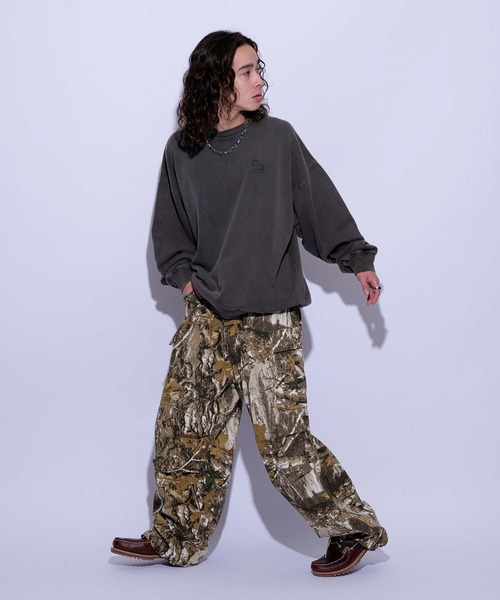 re_k by JUNRED（レクバイジュンレッド）の「re_k by JUNRED / オーバーダイワンポイントクルーネックスウェット（スウェット・メンズ・チャコールグレー/パープル/ライトグレー・M/S/L）」の18枚目の写真