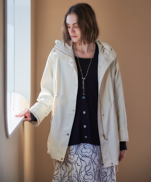 YECCA VECCA（イェッカヴェッカ）の「ミドル丈マウンテンパーカー（マウンテンパーカー・レディース・ベージュ/ネイビー/アイボリー・FREE）」の4枚目の写真