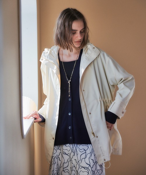 YECCA VECCA（イェッカヴェッカ）の「ミドル丈マウンテンパーカー（マウンテンパーカー・レディース・ベージュ/ネイビー/アイボリー・FREE）」の5枚目の写真