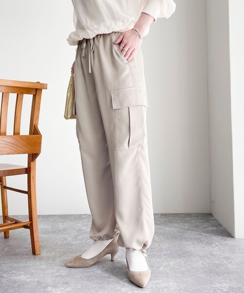fredy emue（フレディエミュ）の「ブライトツイルイージーベイカーパンツ（その他パンツ・レディース・カーキ/ブラック/ベージュ・36/38）」の11枚目の写真