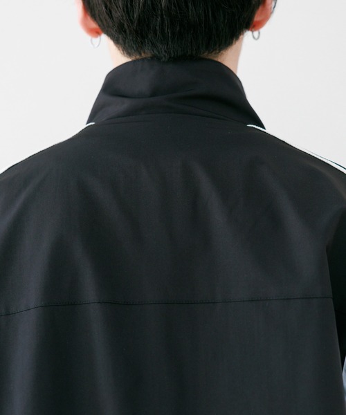 SIGNAL SPORTS（シグナルスポーツ）の「【SIGNAL SPORTS】袖サイドライン/オーバートラックジップジャケット（ナイロンジャケット・メンズ・ブラック/ネイビー・LARGE/MEDIUM）」の17枚目の写真