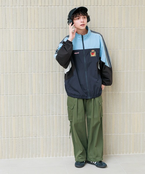 SIGNAL SPORTS（シグナルスポーツ）の「【SIGNAL SPORTS】袖サイドライン/オーバートラックジップジャケット（ナイロンジャケット・メンズ・ブラック/ネイビー・LARGE/MEDIUM）」の4枚目の写真