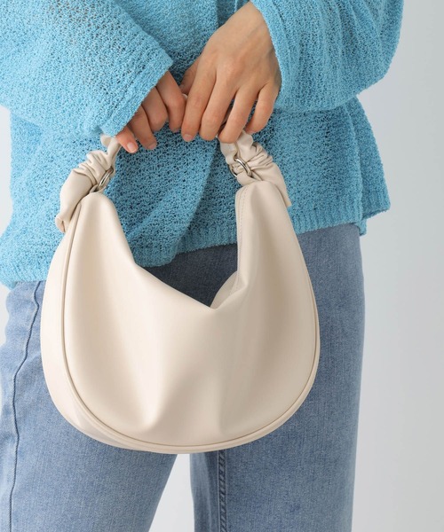 LEPSIM(レプシィム)の「ギャザーハンドル2WAYショルダー 105134(ショルダーバッグ・レディース・アイボリー/ブラック・ONE SIZE)」の6枚目の写真