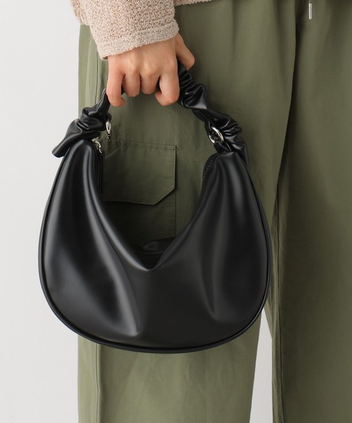 LEPSIM(レプシィム)の「ギャザーハンドル2WAYショルダー 105134(ショルダーバッグ・レディース・アイボリー/ブラック・ONE SIZE)」の10枚目の写真