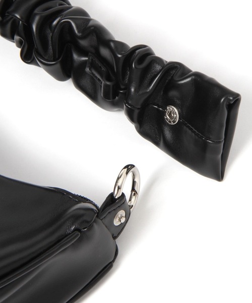 LEPSIM(レプシィム)の「ギャザーハンドル2WAYショルダー 105134(ショルダーバッグ・レディース・アイボリー/ブラック・ONE SIZE)」の21枚目の写真