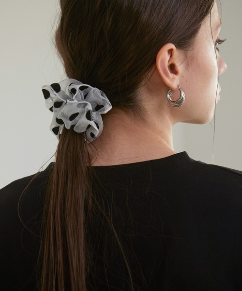 MIELI INVARIANT（ミエリインヴァリアント）の「Dot Chiffon Chouchou（ヘアゴム・レディース・ブラック/ホワイト・FREE）」の4枚目の写真