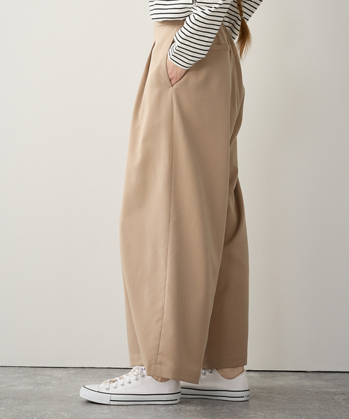 LE SOUK HOLIDAY(ルスークホリデー)の「タックワイドパンツ(スラックス・レディース・ブラック/ベージュ・M/L)」の3枚目の写真