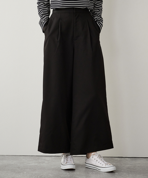 LE SOUK HOLIDAY(ルスークホリデー)の「タックワイドパンツ(スラックス・レディース・ブラック/ベージュ・M/L)」の1枚目の写真