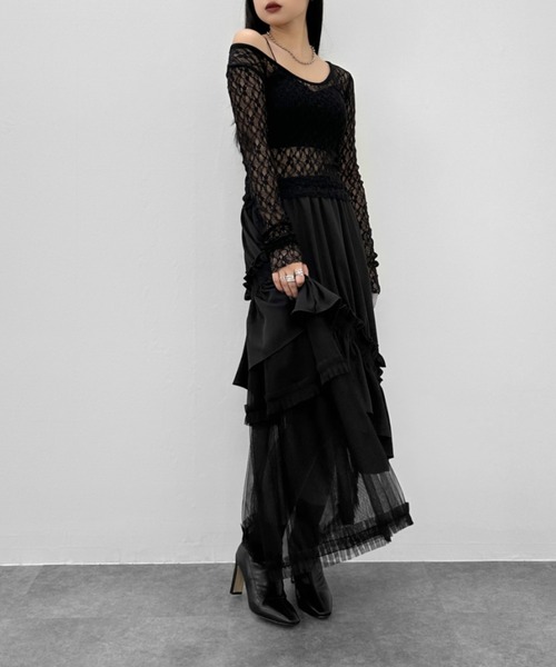 LVEU.(ラブユ.)の「【LVEU.】レースワンショルトップス / カットソー レイヤード シアー 長袖 Uネック タイト コンパクト ショート クロップド ブラック ホワイト(Tシャツ/カットソー・レディース・ホワイト/ブラック・FREE)」の8枚目の写真