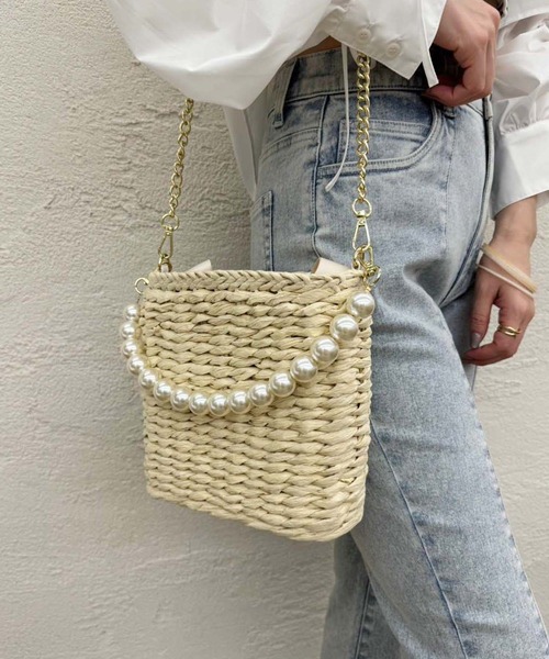 one after another NICE CLAUP（ワンアフターアナザーナイスクラップ）の「パールハンドルペーパーストローバッグ（かごバッグ・レディース・アイボリー/ブラック・FREE）」の11枚目の写真