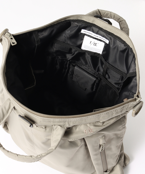 F/CE. (エフシーイー)の「F/CE. / エフシーイー RECYCLE TWILL 3WAY HELMET FRT33241B0001(ショルダーバッグ・メンズ・カーキ/ブラック・FREE)」の4枚目の写真