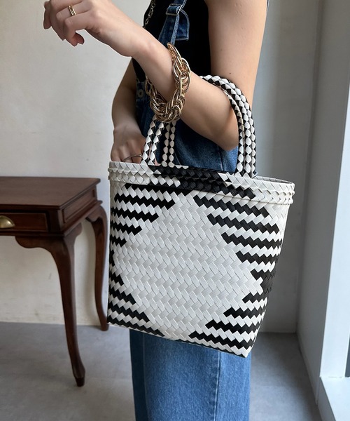 DouDou（ドゥドゥ）の「カゴバッグ（かごバッグ・レディース・ホワイト/ピンク/ブラック・MEDIUM）」の2枚目の写真