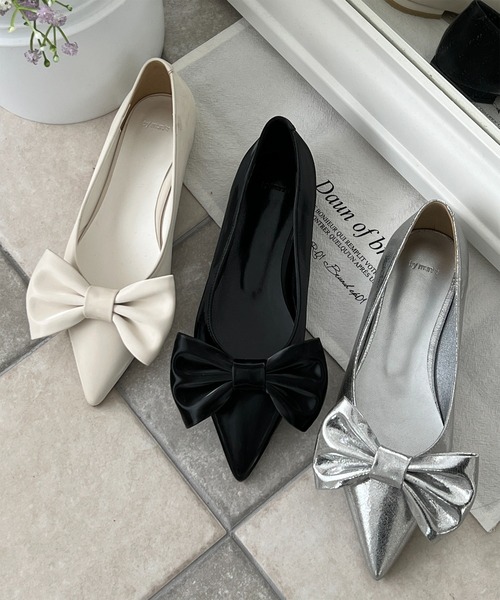 by muni:r（バイ ムニール）の「ビッグリボンサテン2WAYパンプス（パンプス・レディース・アイボリー/シルバー/ブラック・25.0cm/24.5cm/24.0cm/23.5cm/23.0cm）」の3枚目の写真